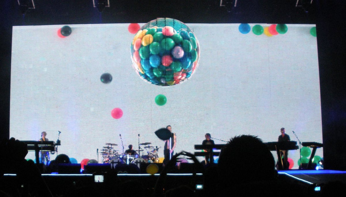 Globos de colores en los conciertos de Depeche Mode